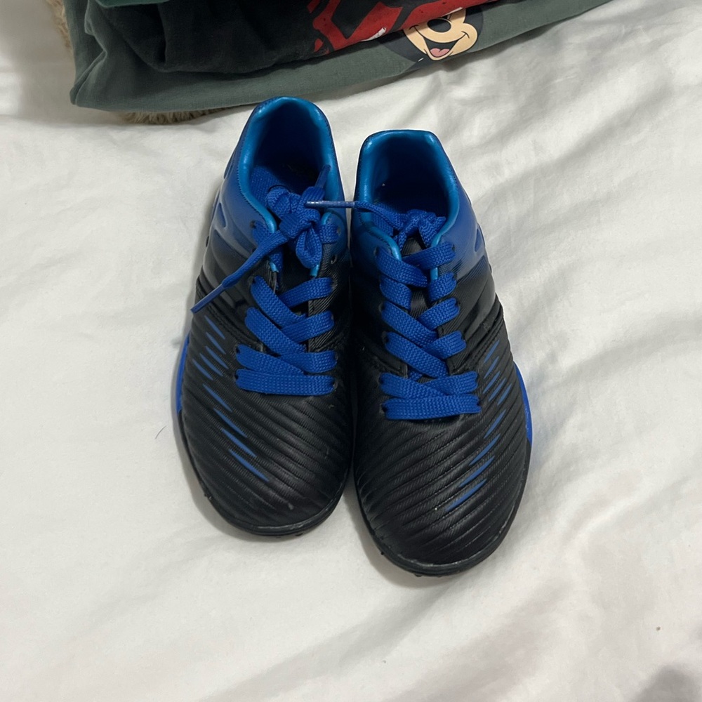 Vizari toddler Turf soccer Black and Blue Athletic Shoes size 8